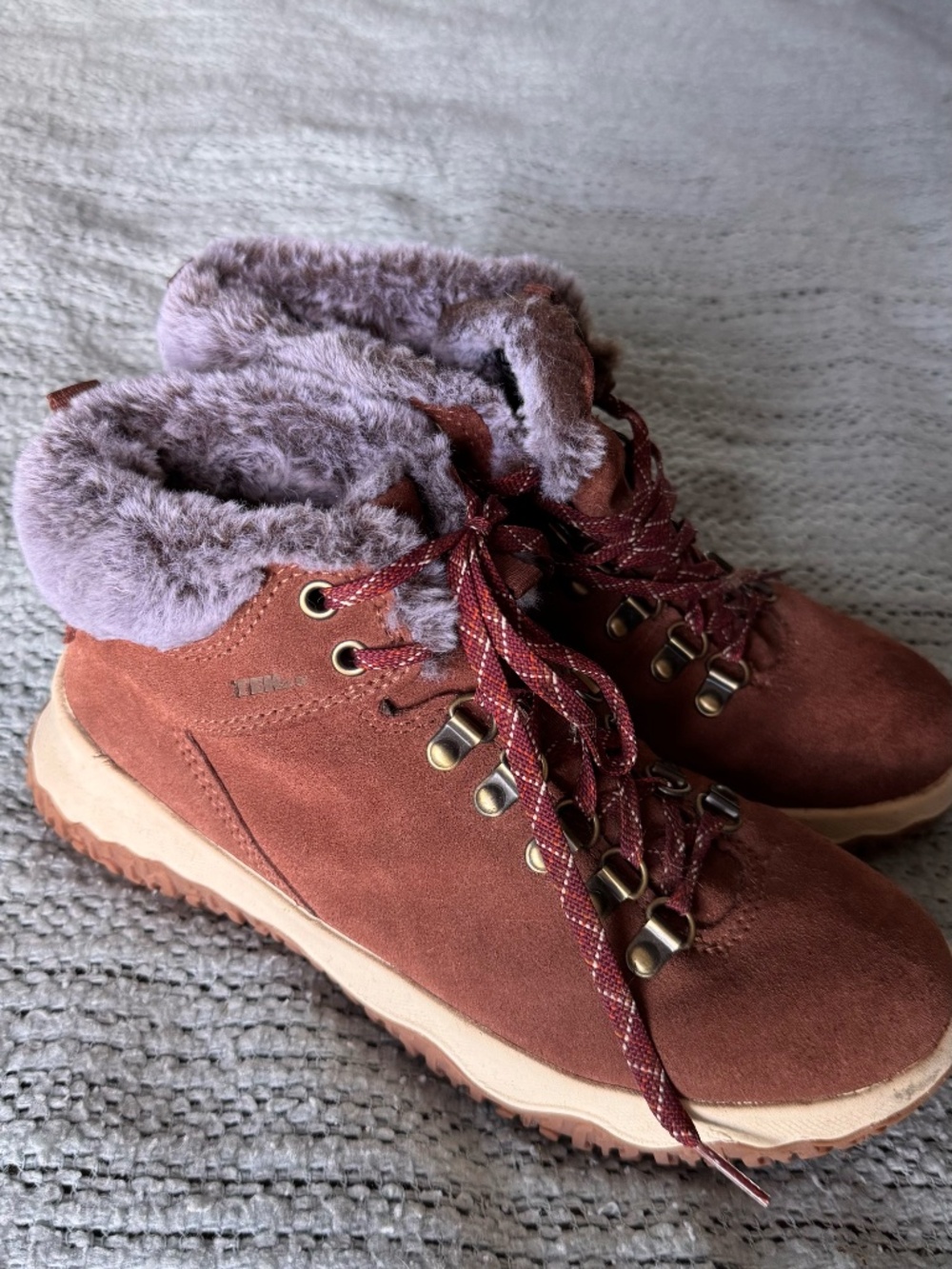 LL Bean Women's Day Venture Insulated Boots, Lace-Up - Picture 6 of 6